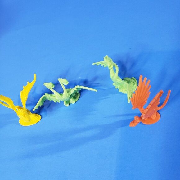 Neon Cake Toppers How to Train Your Dragon Lot of 4 Mini Figures Toys - Picture 1 of 9